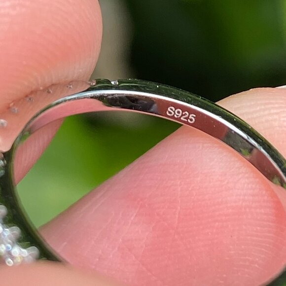 ✨Stunning 1 ct Emerald Cut Moissanite Ring ✨ - Picture 7 of 8